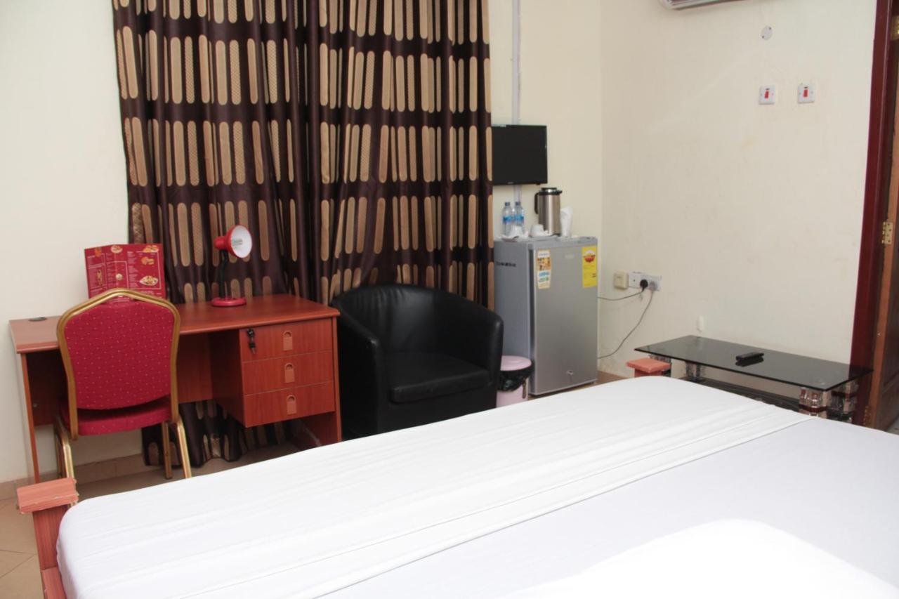 Nbangba Hotel Techiman Экстерьер фото